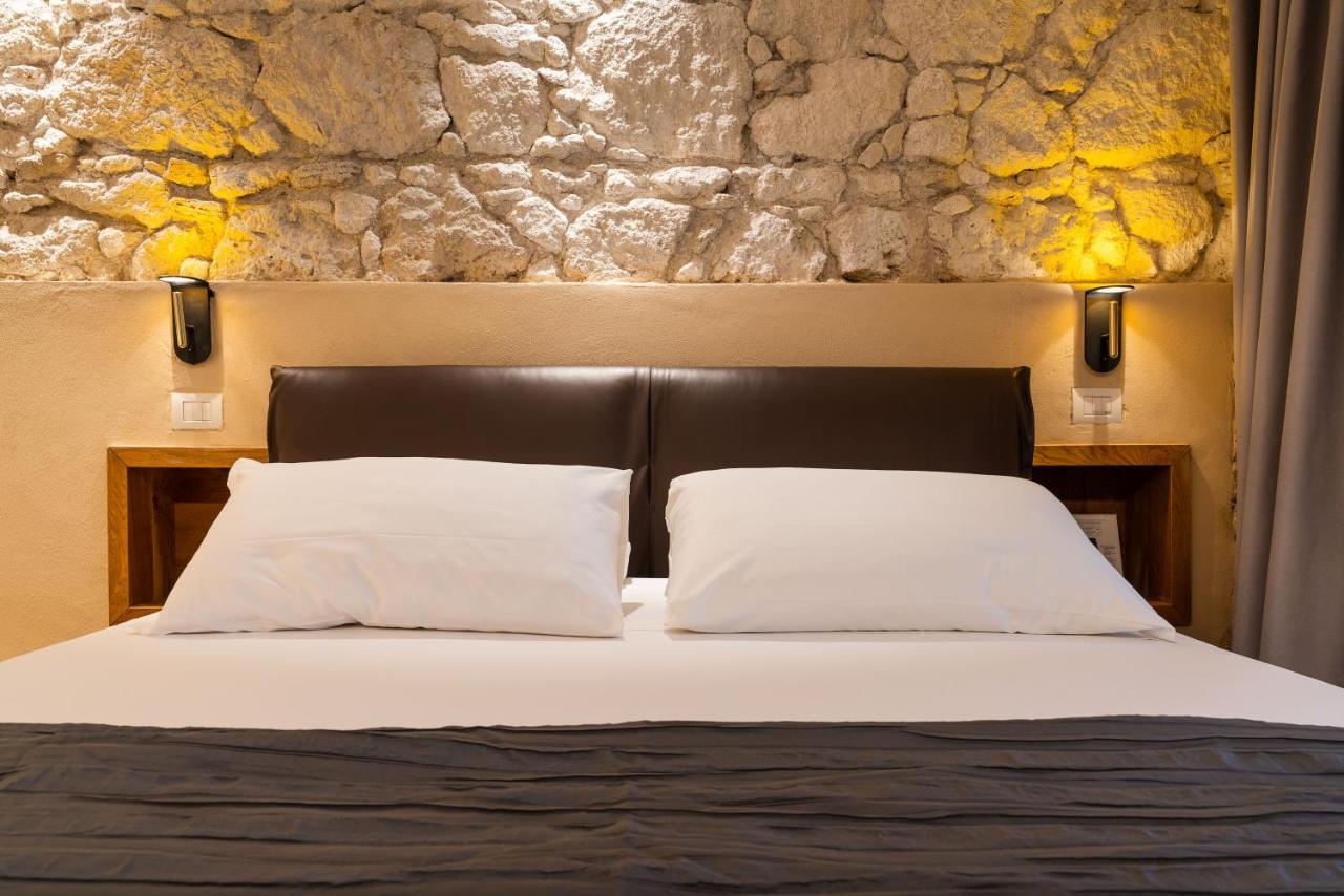 Re Dionisio Luxury Suites Сиракузы Экстерьер фото
